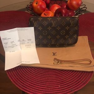 Louis Vuitton Pochette Purse